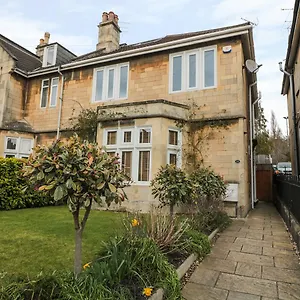 33 Crescent Gardens Holiday home