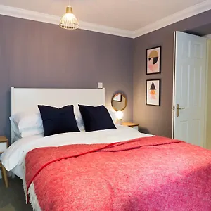 Ceres Newly Refurbished 3 Bedroom In Heart Of Apartment